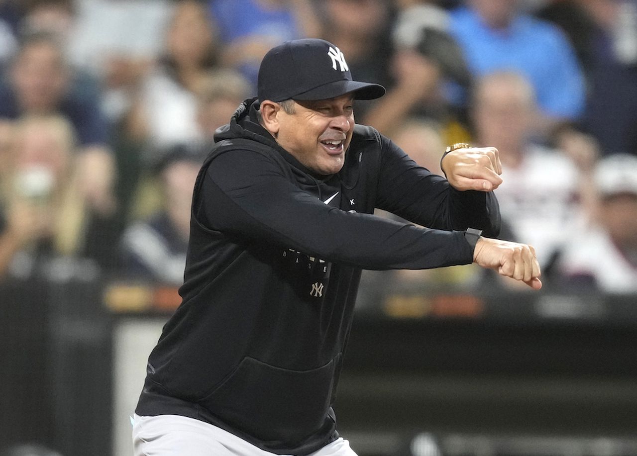 Aaron Boone ejected after play in Yankees win over Guardians