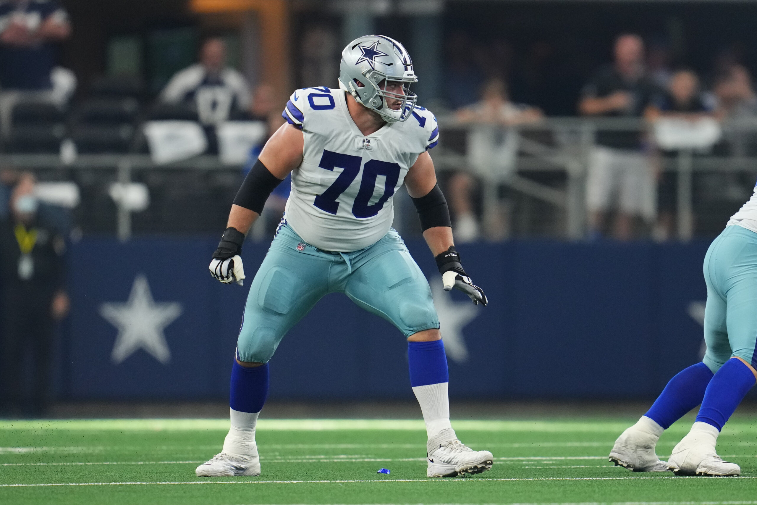 Cowboys, Zack Martin agree to reworked deal, ending All-Pro guard's holdout