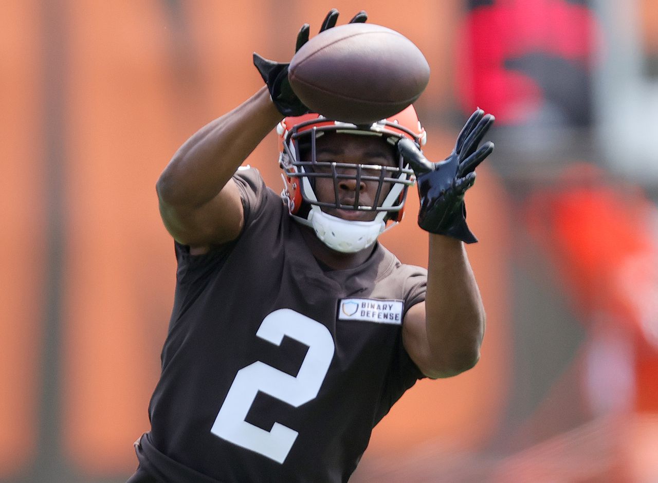 Browns WR Amari Cooper leaves practice with groin injury