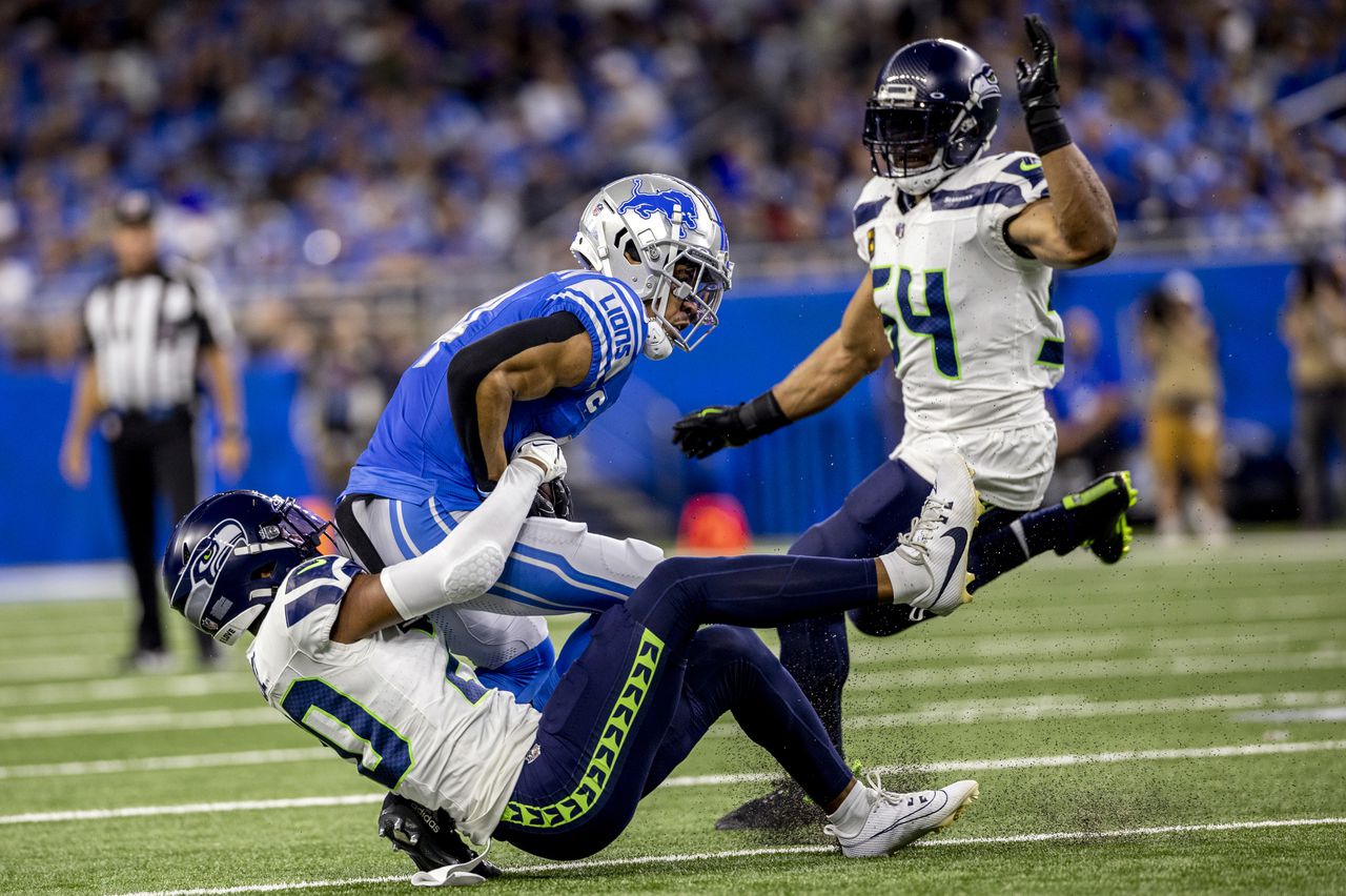 Seahawks clinch playoff berth outlasting Chiefs