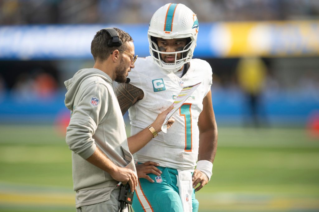 Live updates: Miami Dolphins at New England Patriots (8:20 p.m. kickoff)
