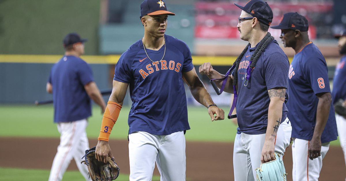 Astros boost wild card lead with contentious 8-3 win over Mariners