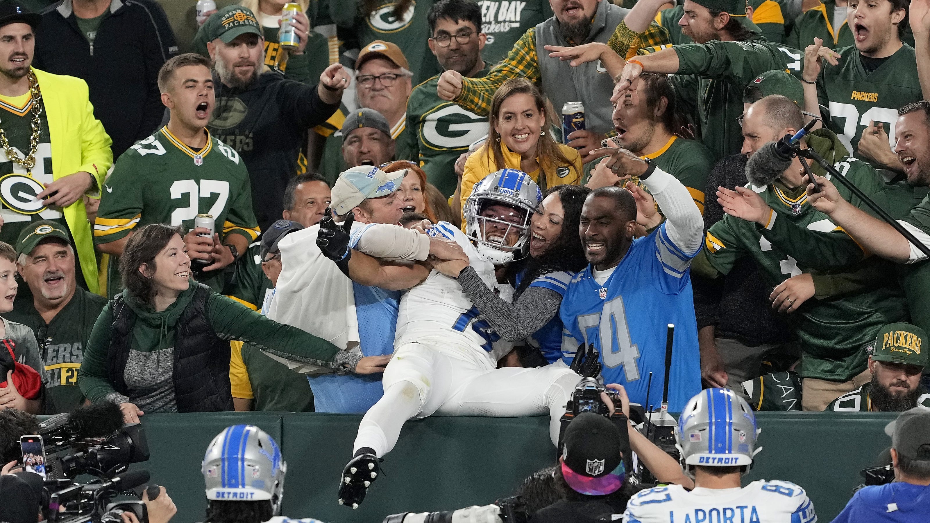 German Packers fans say being at Lambeau Field 'feels like family'