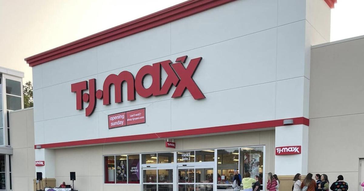 Mother accused of leaving young boy in hot car while she shopped at TJ Maxx