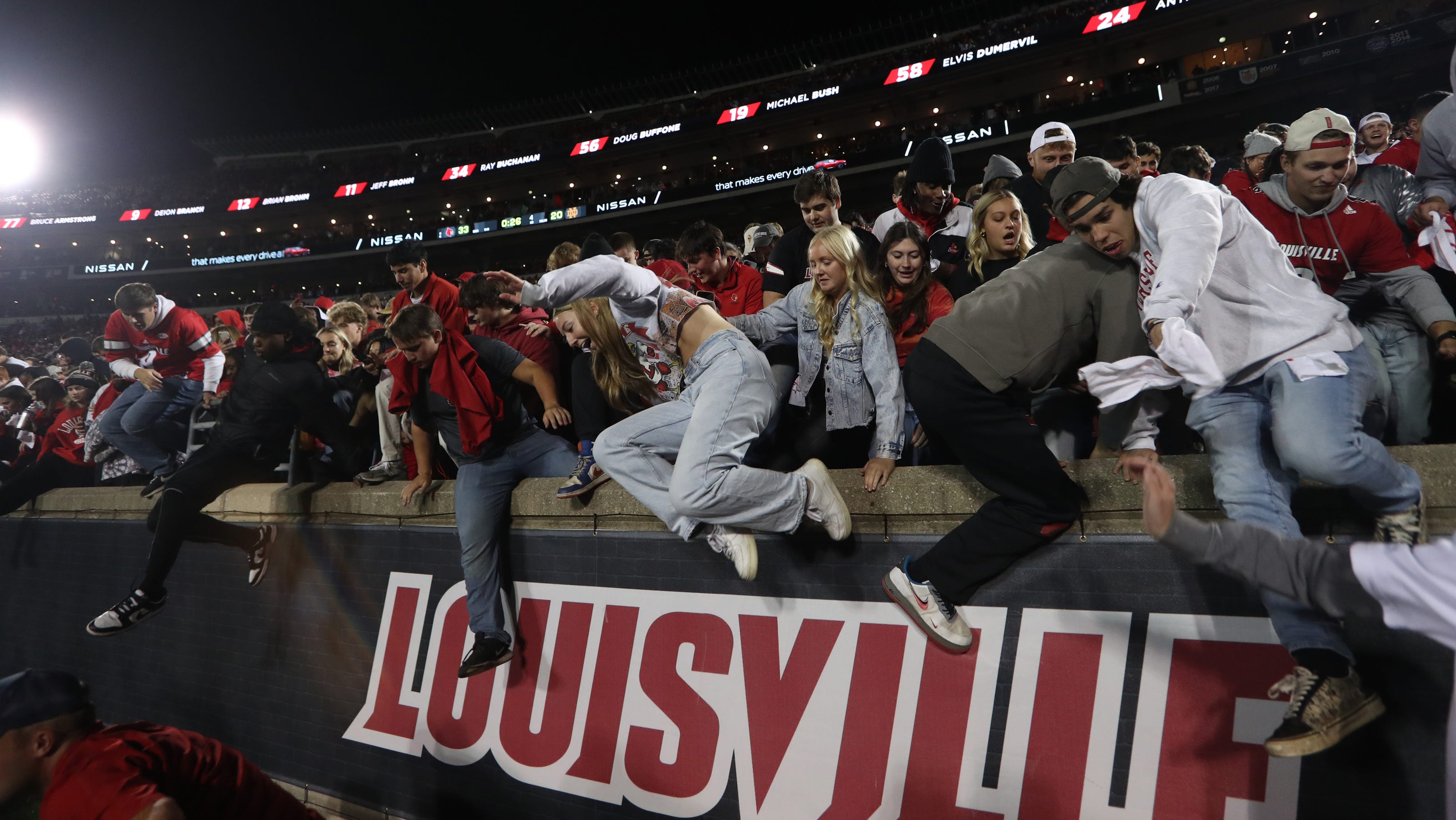 How to Watch Notre Dame vs. Louisville Online Saturday Night: TV Channel,  Time, Live Stream