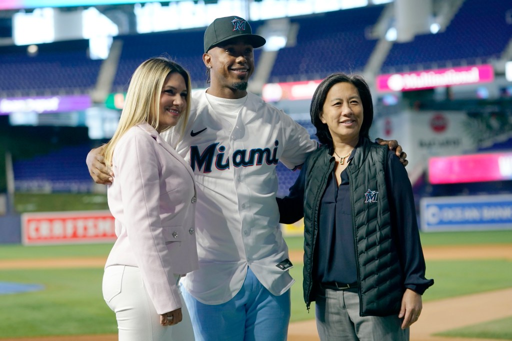 Kim Ng, MLB's 1st female GM, leaving Marlins after 3 seasons