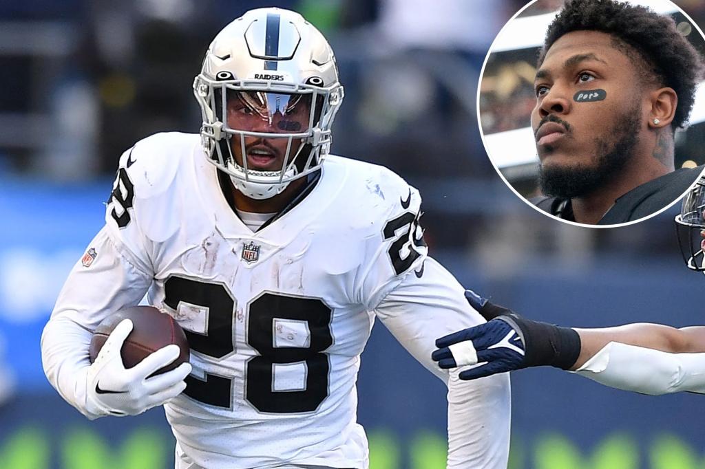 Josh Jacobs was in Raiders' parking lot to sign deal when talks
