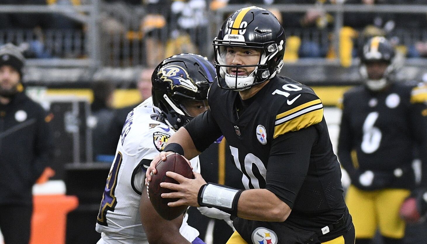 Mitch Trubisky, Steelers agree to new three-year contract