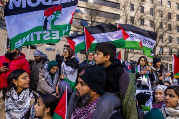 Pro-Palestinian Protest Nearly Breaches White House Gate in Clash With ...