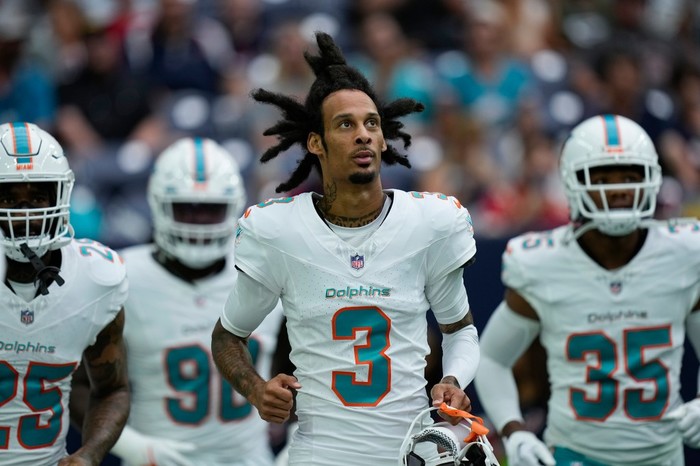 Dolphins elevate WR Robbie Chosen from practice squad