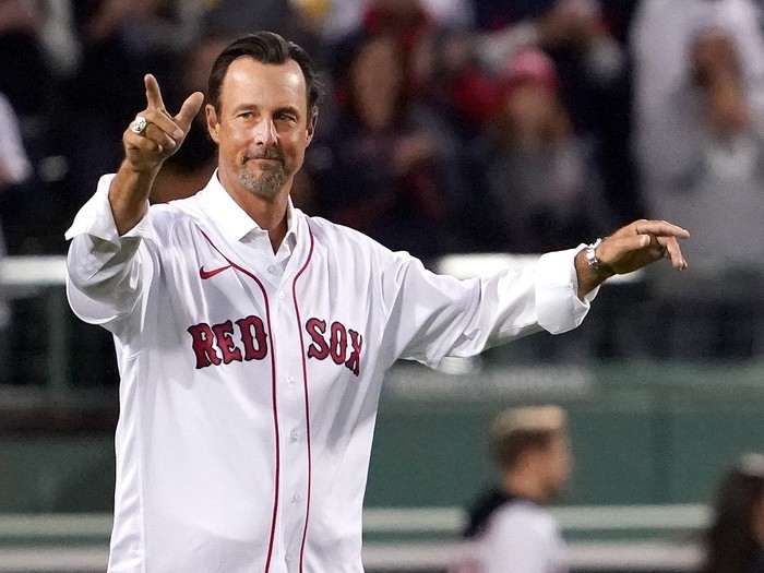 Red Sox players, coaches honored Tim Wakefield with jersey
