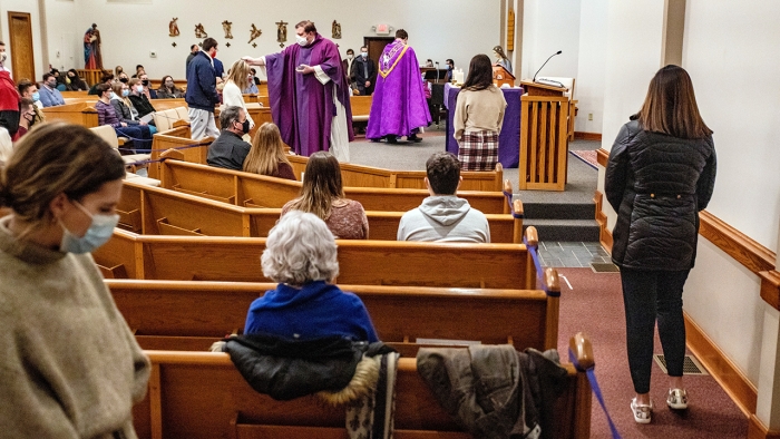 Life In U S Religious Congregations Slowly Edges Back Toward Normal