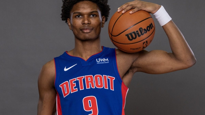 Thompson signs rookie deal with Pistons