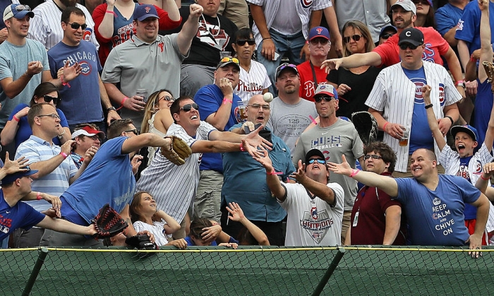 Fan falls into bullpen at Citizens Bank Park